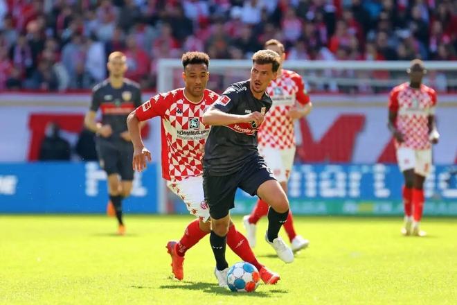 和高空球中 和高空球中