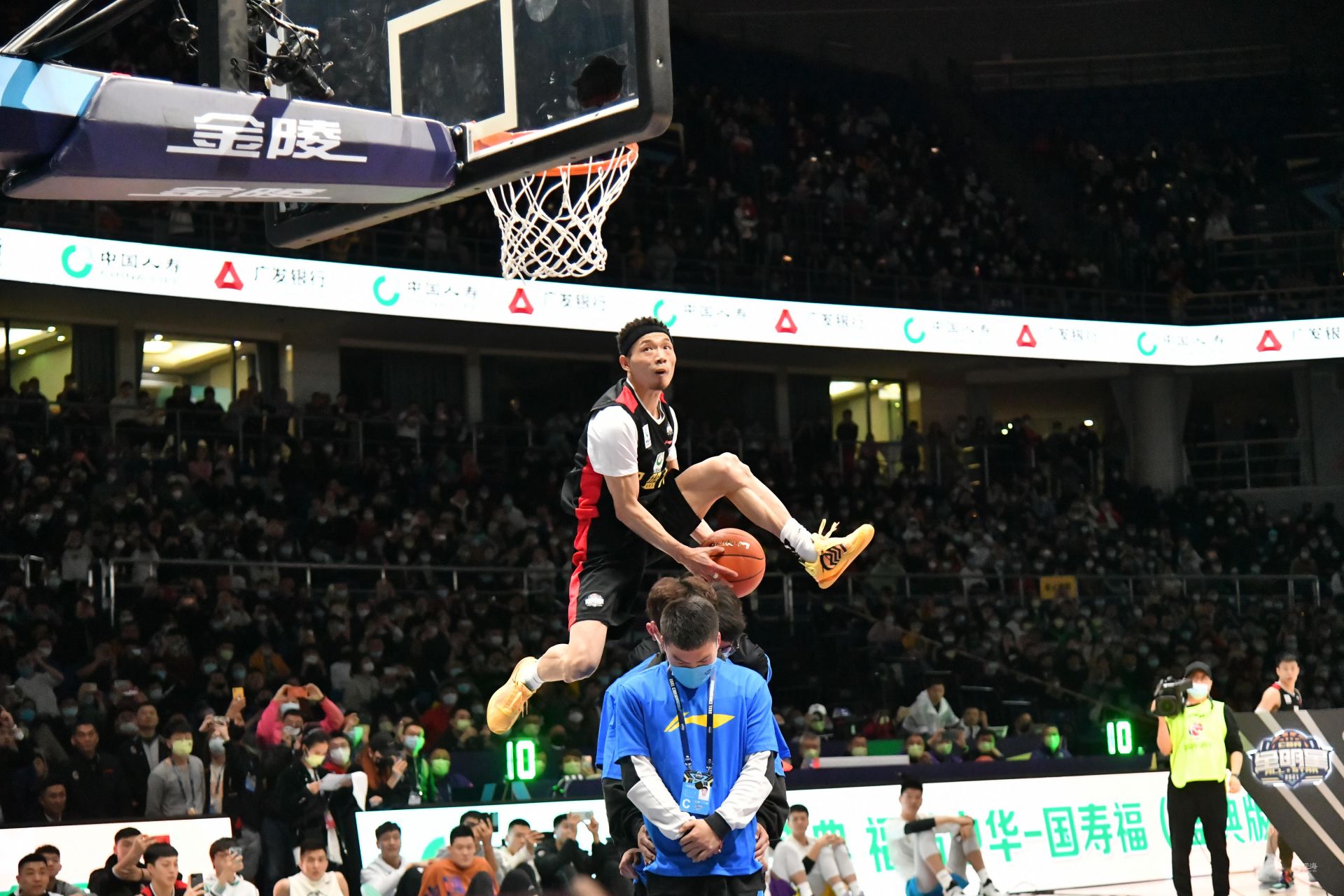 释放薪资空 释放薪资空